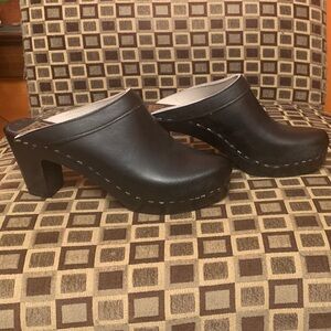 Sven Black Leather Women's Mules